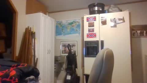 Snapshot of curvyplayday chatting on December 17, 7:29 am dahlia -kim online show from December 17, 7:29 am
