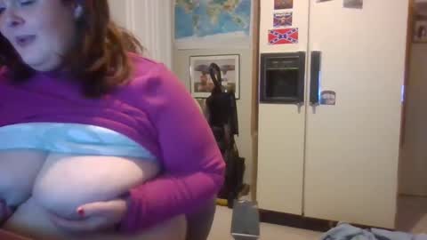 Snapshot of curvyplayday chatting on January 1, 5:22 am dahlia -kim online show from January 1, 5:22 am