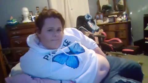 Snapshot of curvyplayday chatting on January 6, 8:14 am dahlia -kim online show from January 6, 8:14 am