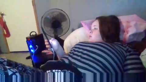 Snapshot of curvyplayday chatting on January 19, 1:43 am dahlia -kim online show from January 19, 1:43 am