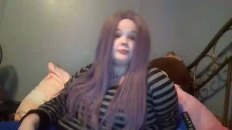 Snapshot of curvyplayday chatting on February 12, 8:27 am dahlia -kim online show from February 12, 8:27 am