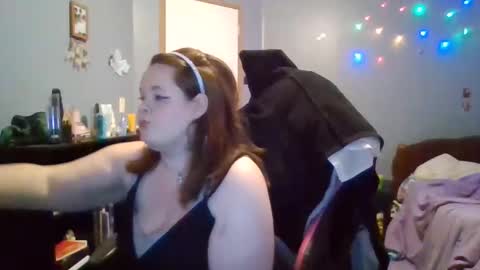 Snapshot of curvyplayday chatting on February 27, 3:36 am dahlia -kim online show from February 27, 3:36 am