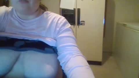 Snapshot of curvyplayday chatting on September 30, 1:21 am dahlia -kim online show from September 30, 1:21 am