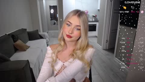 Snapshot of cute18cute chatting on September 25, 12:31 pm Kira  online show from September 25, 12:31 pm