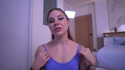 Snapshot of cute__foxy chatting on December 14, 1:00 am Foxy online show from December 14, 1:00 am