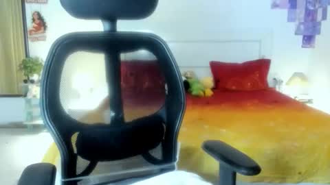 Alisha online show from April 16, 2:40 pm