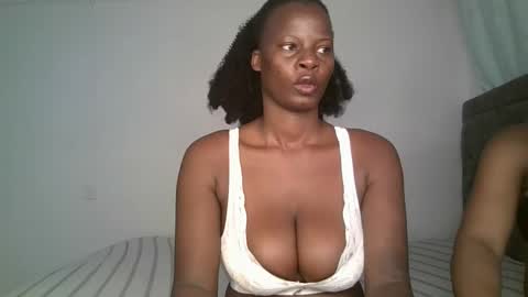 Snapshot of cute_daniellah chatting on February 6, 2:00 am Danillah online show from February 6, 2:00 am