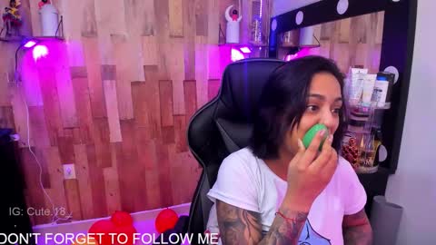    Independent Model online show from November 5, 12:43 am