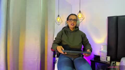    Independent Model online show from May 25, 12:44 pm