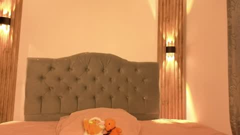 Emma online show from April 16, 11:00 am