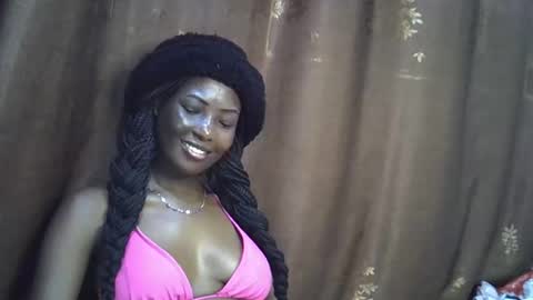 Snapshot of cute_emmy1 chatting on November 6, 12:28 pm cute_emmy1 online show from November 6, 12:28 pm