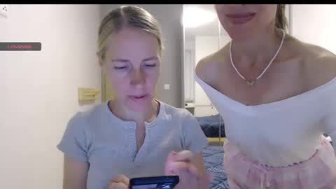 cute_lion_ online show from October 3, 4:15 pm