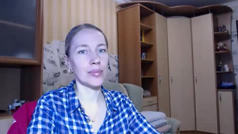 cute_lion_ online show from March 18, 1:36 pm