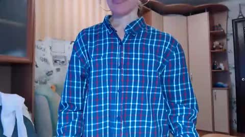 cute_lion_ online show from April 4, 12:13 pm