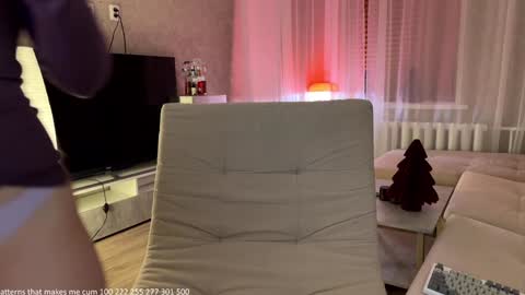 Snapshot of cute_siberian_girl chatting on December 15, 3:49 pm Ksenya online show from December 15, 3:49 pm