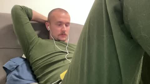 Snapshot of cute_skywalker chatting on December 21, 5:18 pm cute_skywalker online show from December 21, 5:18 pm