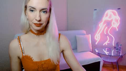 Snapshot of cute_smile_shy chatting on December 4, 9:23 pm cute_smile_shy online show from December 4, 9:23 pm