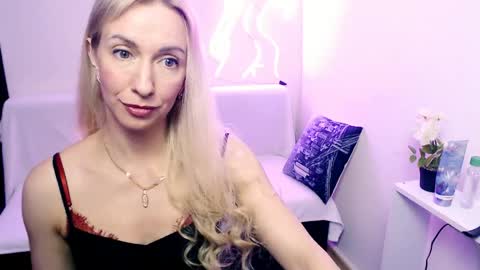 cute_smile_shy online show from April 21, 8:01 pm