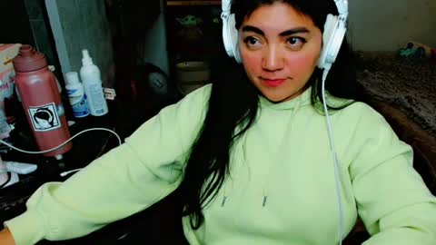 Snapshot of cuteambervi chatting on February 2, 2:59 am Princess Amber online show from February 2, 2:59 am