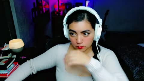 Snapshot of cuteambervi chatting on February 8, 10:40 pm Princess Amber online show from February 8, 10:40 pm