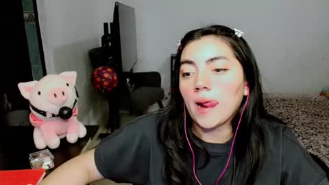 Snapshot of cuteambervi chatting on November 3, 12:02 am Princess Amber online show from November 3, 12:02 am