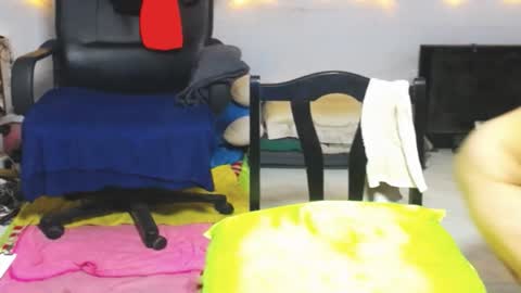 Snapshot of cuteandsexyone chatting on December 20, 4:36 pm CuteAndSexyOne Na and Brian online show from December 20, 4:36 pm