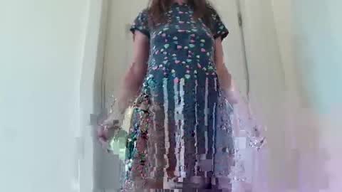 Snapshot of cuteangelx chatting on October 21, 9:21 am Anne-Marie online show from October 21, 9:21 am