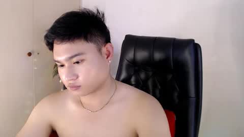 cuteasianlee online show from February 6, 8:29 am