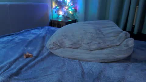 Snapshot of cutebootybabe21 chatting on December 20, 5:18 pm Amy but I cam as CuteBootyBabe21 online show from December 20, 5:18 pm