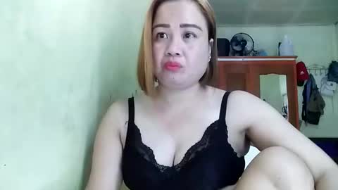 Snapshot of cutechey06 chatting on December 3, 10:29 pm Sky online show from December 3, 10:29 pm