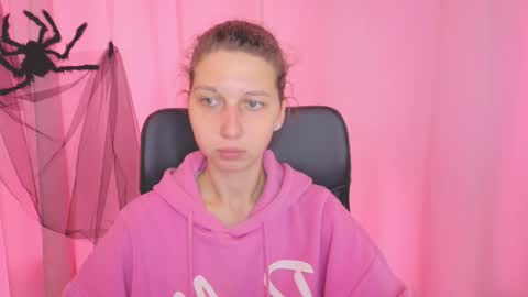 Snapshot of cuteellii chatting on October 27, 11:03 am Elli online show from October 27, 11:03 am