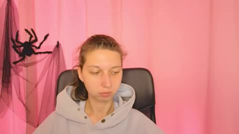 Snapshot of cuteellii chatting on November 6, 11:11 am Elli online show from November 6, 11:11 am