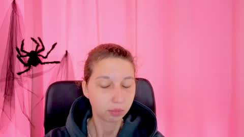 Snapshot of cuteellii chatting on November 12, 10:48 am Elli online show from November 12, 10:48 am