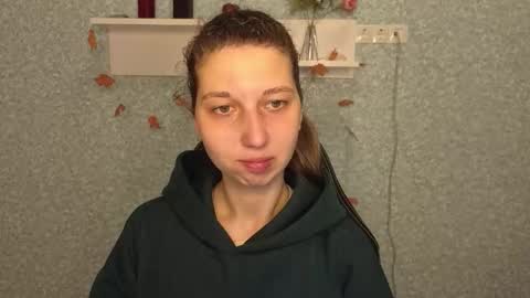 Snapshot of cuteellii chatting on November 27, 5:09 am Elli online show from November 27, 5:09 am