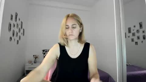 Snapshot of cutehana chatting on November 1, 4:09 pm MADY online show from November 1, 4:09 pm