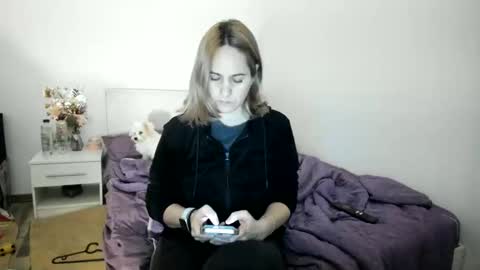 Snapshot of cutehana chatting on December 18, 3:07 pm MADY online show from December 18, 3:07 pm