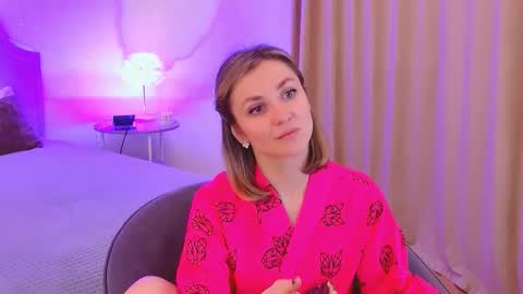 cutemirage online show from December 1, 2:44 pm