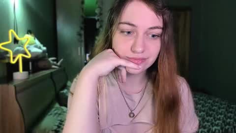 Snapshot of cutemivi chatting on November 18, 9:58 am Cutie online show from November 18, 9:58 am