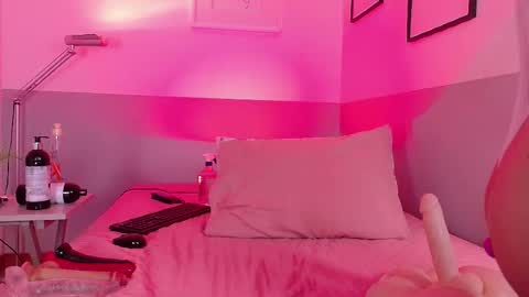 cutepetitee online show from March 2, 9:54 pm