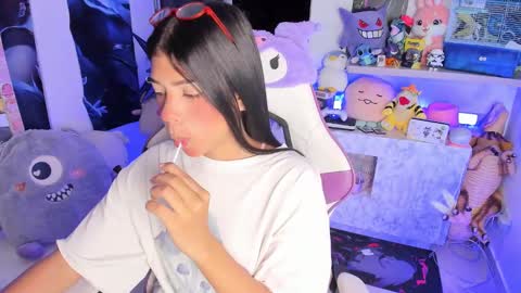  - independent model online show from March 8, 1:17 am