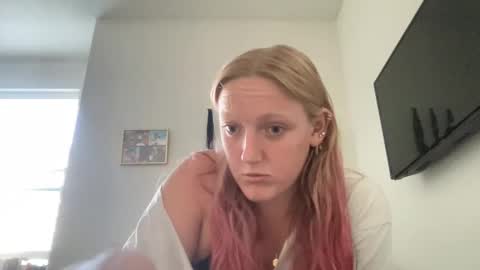 Cutey kiwi online show from October 10, 9:58 pm