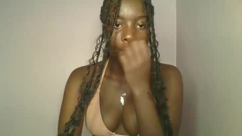 Snapshot of cutie_choco chatting on October 15, 1:22 pm cutie_choco online show from October 15, 1:22 pm