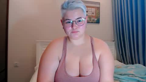 Snapshot of cutie_florence chatting on October 16, 7:31 am Sophie Lilith online show from October 16, 7:31 am