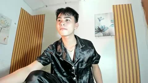 Snapshot of cutie_luwi chatting on October 20, 11:43 am luwi online show from October 20, 11:43 am