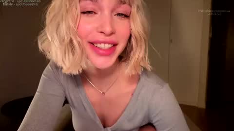 Snapshot of cutieeeeva chatting on November 29, 5:27 pm E online show from November 29, 5:27 pm