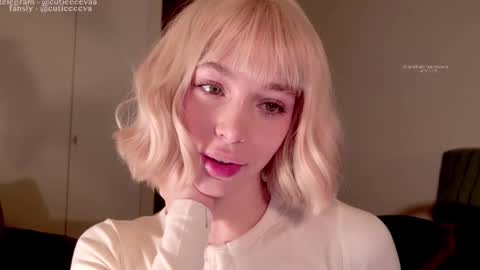 Snapshot of cutieeeeva chatting on December 4, 2:37 pm E online show from December 4, 2:37 pm