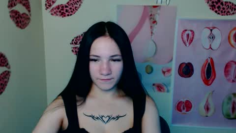 Snapshot of cutielady_ chatting on October 17, 6:54 pm Emma online show from October 17, 6:54 pm