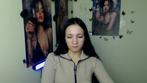 Snapshot of cutielady_ chatting on October 24, 8:05 pm Emma online show from October 24, 8:05 pm