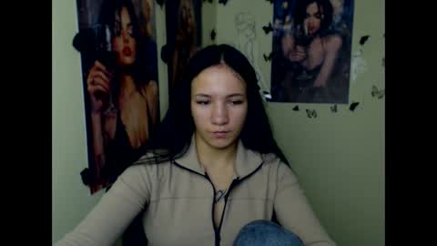 Snapshot of cutielady_ chatting on November 4, 1:32 pm Emma online show from November 4, 1:32 pm