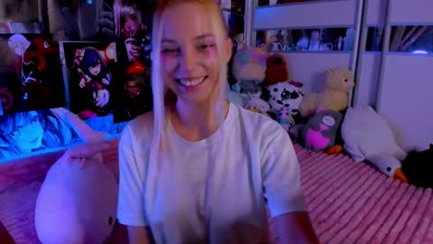 Snapshot of cuttie_ponyy chatting on October 15, 8:31 pm Nora online show from October 15, 8:31 pm